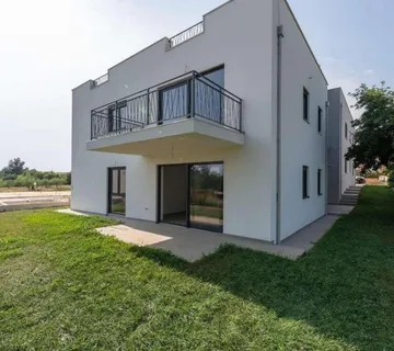 POREČ- PRODAJE SE STAN U NOVOGRADNJI U PRIZEMLJU SA VRTOM (prodaja) - cover