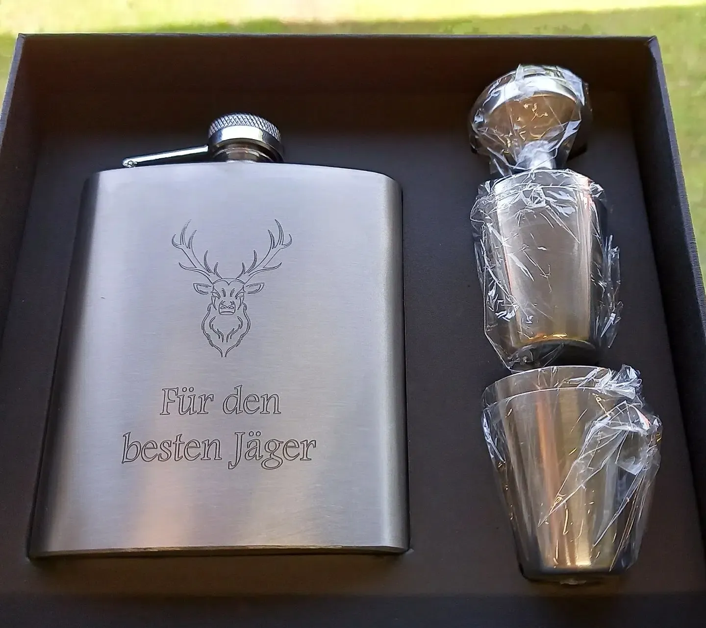 Set pljoska i čašice - cover