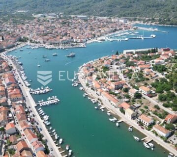 Korčula, Vela Luka, građevinsko zemljište, prvi red do mora - cover