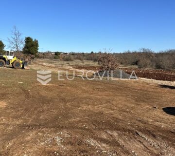 Vodnjan, građevinska parcela  1230 m2 s pravomoćnom građevinskom dozvolom - cover