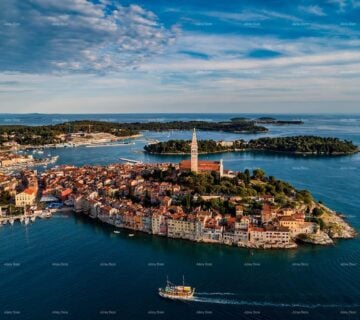 Prodaja prelijepog trosobnog stana, 200m udaljenog od mora, Rovinj! - cover