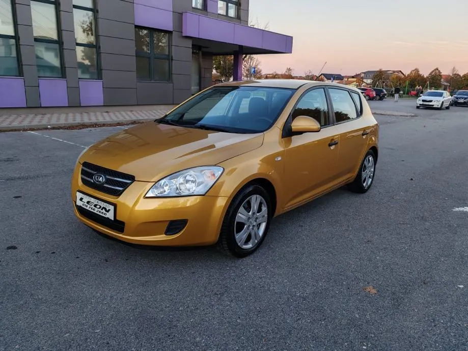 Kia Ceed (cee'd) 1,6 CRDi ,2009G, 173000 KM, KARTICE 24/36 RATA - cover