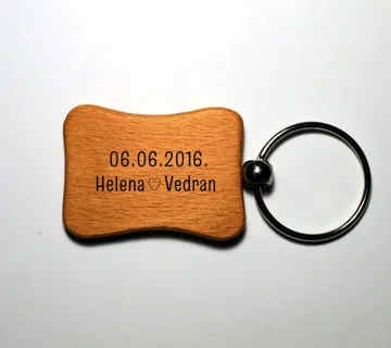 Drveni privjesak – godišnjica veze - cover