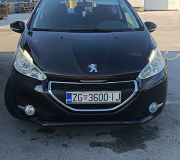 Peugeot 208 - cover