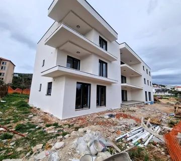 Seget Donji, 4.-sob. deluxe stan s bazenom 444.50 m2, 490.000 EUR - cover