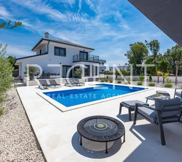 Istra, Krnica – Kuća s bazenom na parceli 780 m2 - cover