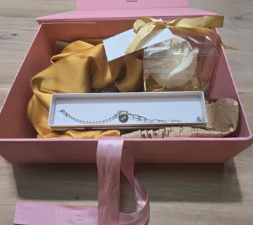 Poklon paket za rođendan “Sjaj trenutka” - cover