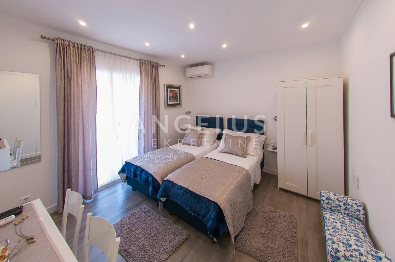 Split, centar - uređeni apartmani u Dioklecijanovoj palači - cover