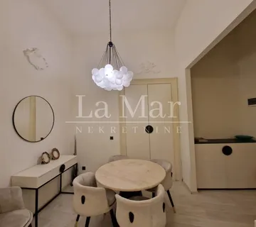 Predivan stan u samom centru grada - cover