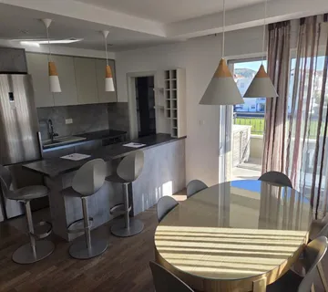 TROGIR 4 SOBAN STAN NA II KATU S POGLEDOM --NOVO - cover