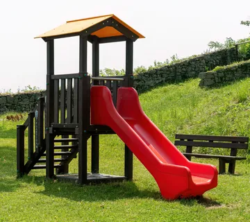 Dječja igrališta: Sigurna i održiva zabava - cover