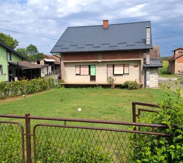 Iznajmljuje se prizemna kuća za sa tavanskim prostorijama sa 12 ležaja - Prelošćica, Sisak