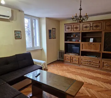 Pazin, odlična lokacija, stan na 1. katu, 52,47m2, Nije etažirano!