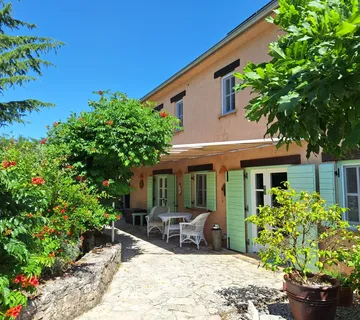Kuća na kraju sela, 169 m2, na zemljištu od 900 m2, sa bazenom 30 m2 - Baderna, Poreč