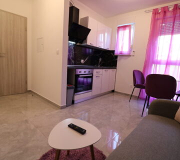 Apartman Pula 500metara od arene, parking za 3osobe - cover