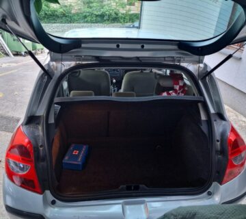 Renault Clio III - cover