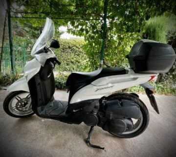 Yamaha xenter 150 - cover