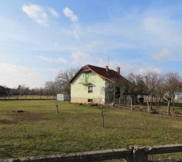 Visoka prizemnica i 2.842 m2 zemljišta! Varaždin - cover