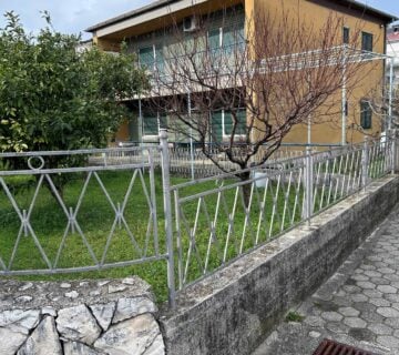 Kaštel Gomilica, samostojeća kuća 292,46 m2 sa okućnicom - cover