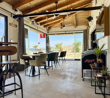 Potpuno Opremljeni Café Bar – Samo 25 Metara Od Plaže | Diklo, Zadar