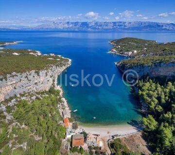 Hvar, Gdinj - građevinsko zemljište 1. red do mora - cover