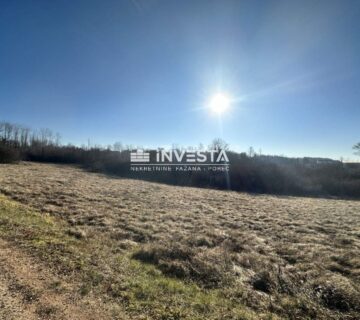 Okolica Karojbe, prostrano zemljište od 3697 m2, 2900 m2 građevinskog - cover