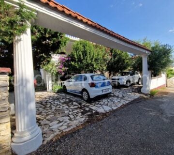 Vir, house with 4 apartments - top location - cover