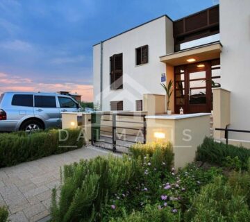 Luksuzna Vila sa 6 apartmana - cover