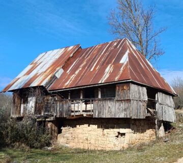 Perušić, zemljište sa starom kućom + 15000m2 suvlasništva s RH - cover