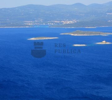 GRAĐEVINSKO ZEMLJIŠTE U LUMBARDI NA OTOKU KORČULI - cover