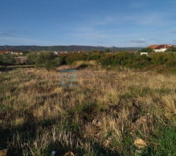 Prodaja građevinskog zemljišta za gradnju 6 stambenih jedinica - cover