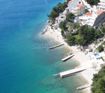 EKSKLUZIVNO!!!Prodaja zemljišta Omiš-,prvi red uz plažu,18 apartmana - cover