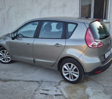 Renault Scenic 2011 - cover