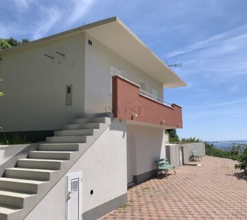 KLIS, KUĆA SA BAZENOM I PANORAMSKIM POGLEDOM - cover