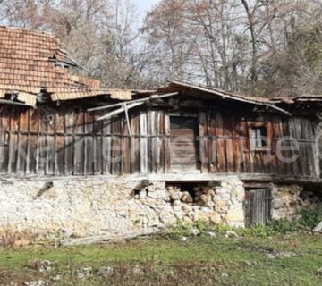 VRHOVINE, Seoci- starinska kuća sa velikom okućnicom, 3,5 ha - cover