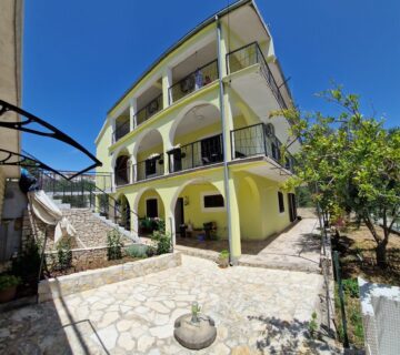 Marina - EKSKLUZIVNA PRODAJA apartmanske kuće s vrtom - cover