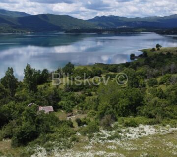 Prodaja, građevinsko zemljište s pogledom na jezero - cover