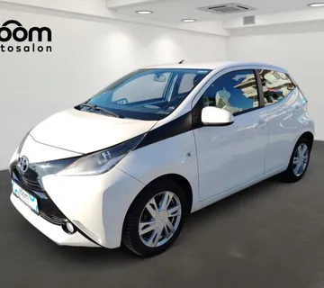 Toyota Aygo 1.0 VVT-i X-play - cover