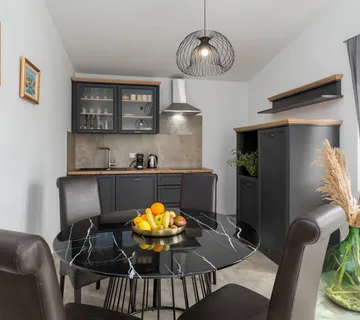 Apartman Zomzi - cover