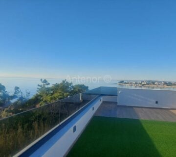 PRIVLAKA - penthouse sa krovnom terasom S5, 50 m do mora - cover