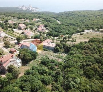 EKSKLUZIVNO U NAŠOJ AGENCIJI! Građevinsko zemljište u Brovinju, 800m2 - cover