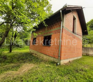 OTOČAC - Glavace - seosko gospodarstvo, 2 kuće i zemljište 40.000 m2 - cover