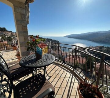 RABAC! Raskošna kuća sa više stambenih jedinica te čarobnim panoramskim pogledom na more - cover