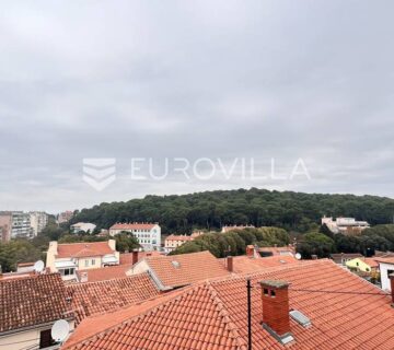 Pula - trosobni stan s terasom na 100 metara od Arene, NKP 52 m2 - cover