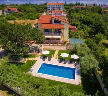 Apartmanska kuća nedaleko mora, Umag, Istra - cover