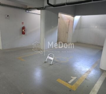 Podzemno garažno mjesto 22 m2 Rovinj, blizina centra - cover