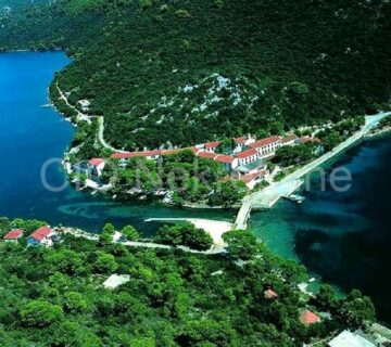 Lastovo, građevinsko zemljište za gradnju obiteljske kuće sa lokacijskom dozvolom - cover