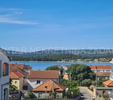 Turanj, dvoetažni stan s krovnom terasom, jacuzzijem i pogledom na more - cover