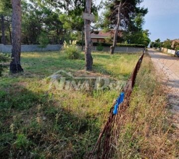 Građevinsko zemljište 600 m2 južna strana potrebna izrada UPU plana - cover