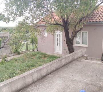 Dvojna kuća, Debeljak, 132 m2 // Semi-detached house, Debeljak - cover